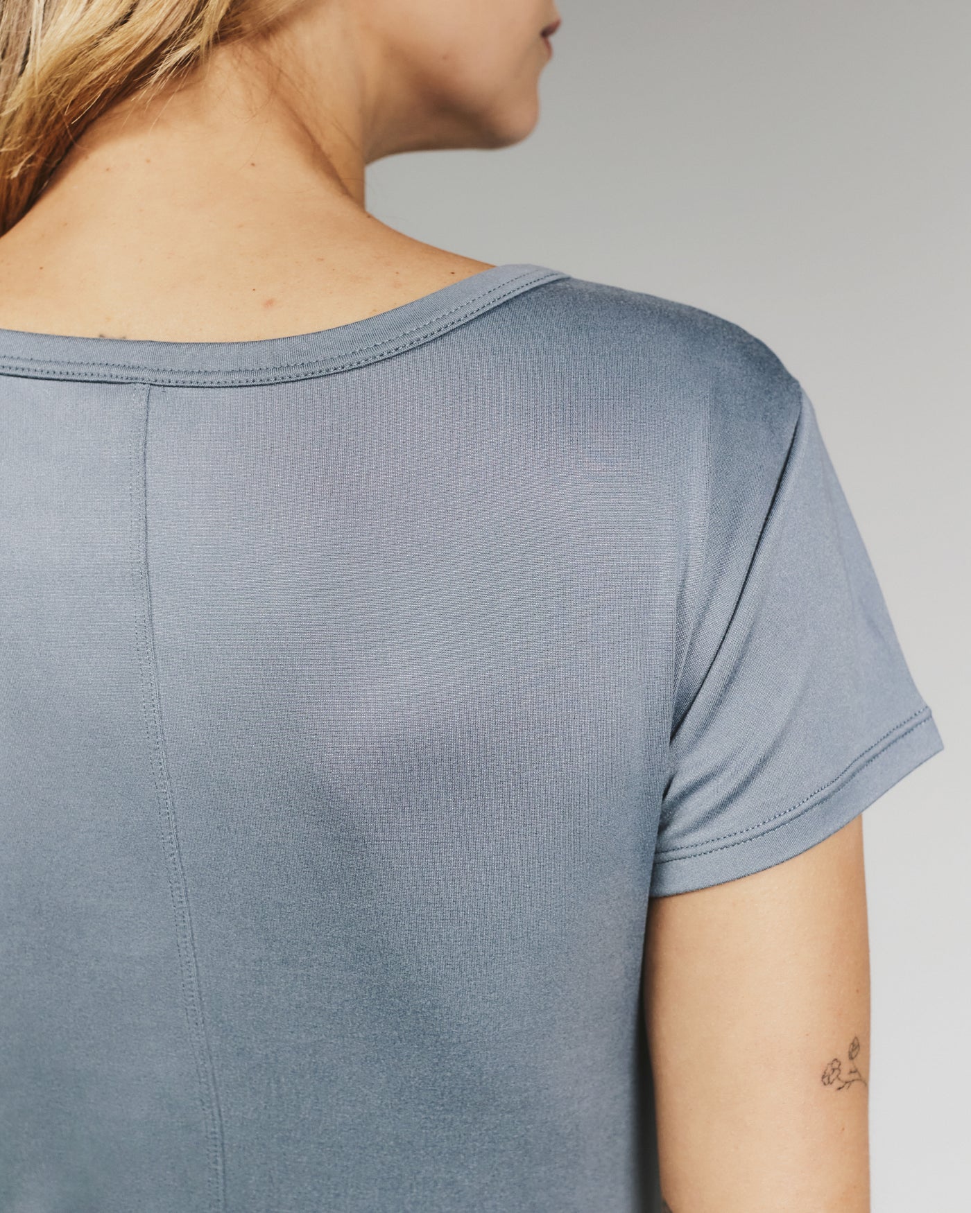 Core V-Neck Tee (7 Diamonds)