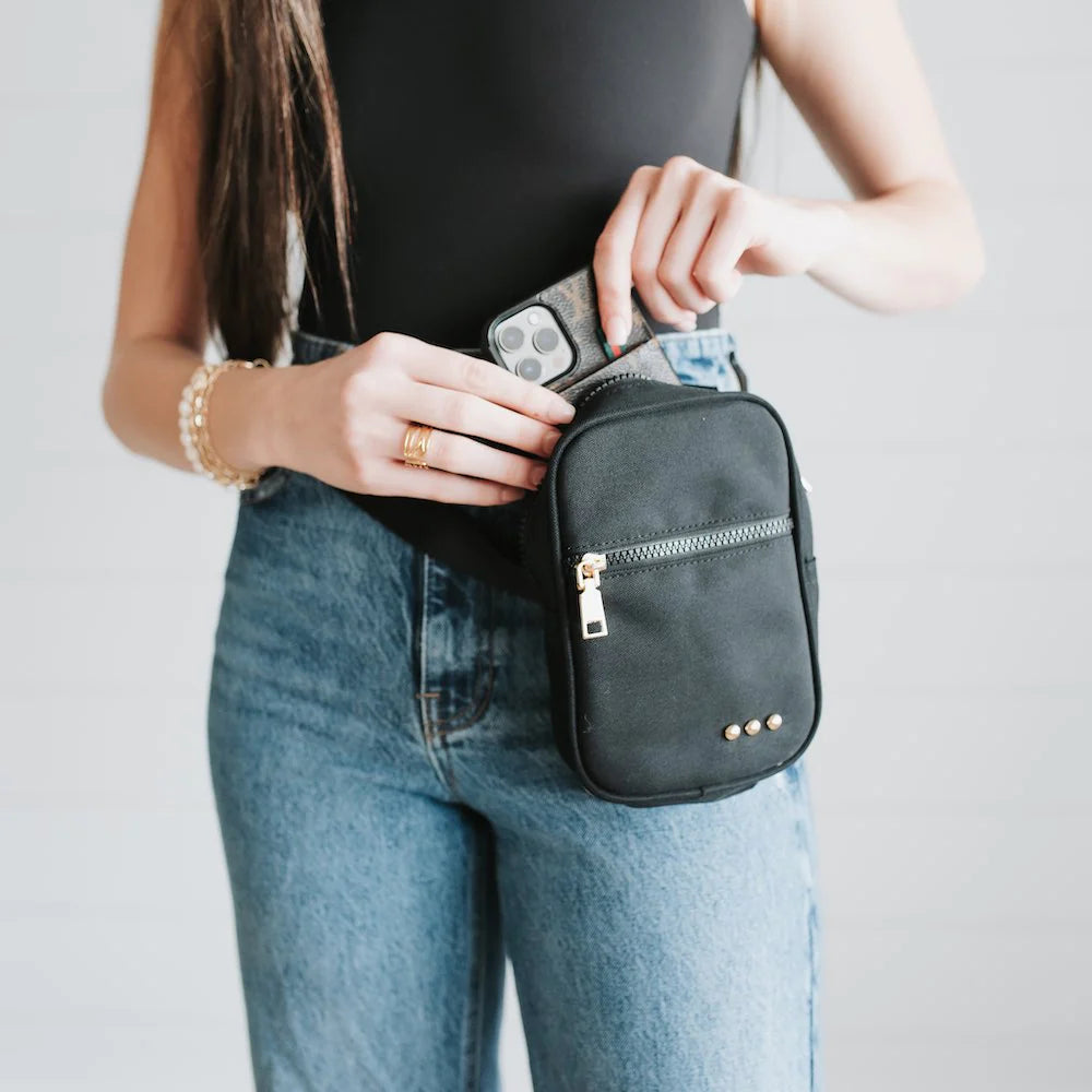 PRETTY SIMPLE Maya Messenger Bag